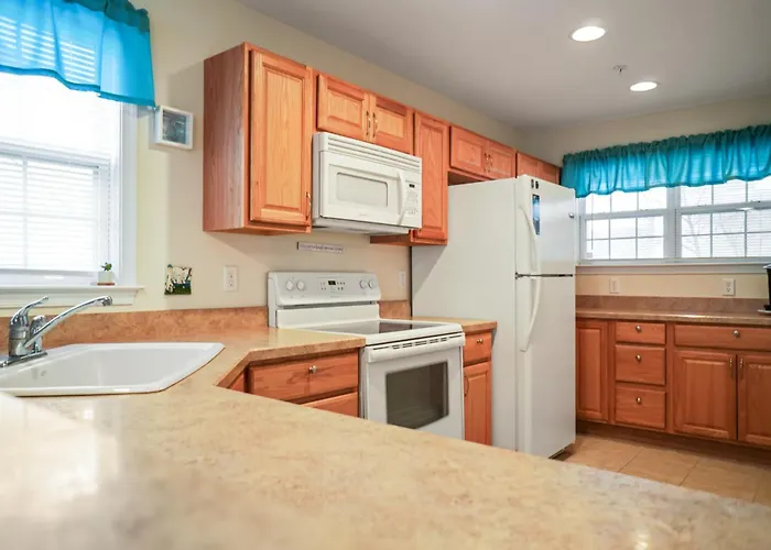 Spacious 3-bedroom Ocean Block Townhome In Ocean Steps From The & Attractions Ferienhaus *