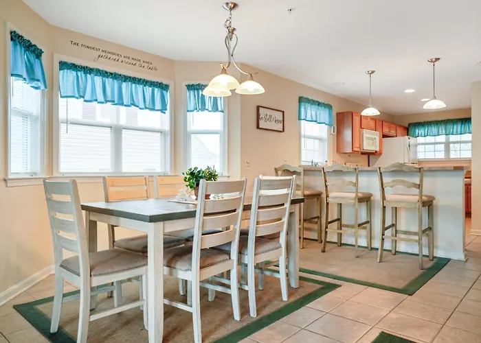 Spacious 3-bedroom Ocean Block Townhome In Ocean Steps From The & Attractions