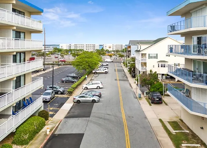 Spacious 3-bedroom Ocean Block Townhome In Ocean Steps From The & Attractions *