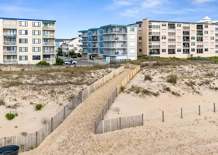 Spacious 3-bedroom Ocean Block Townhome In Ocean Steps From The & Attractions Ferienhaus *