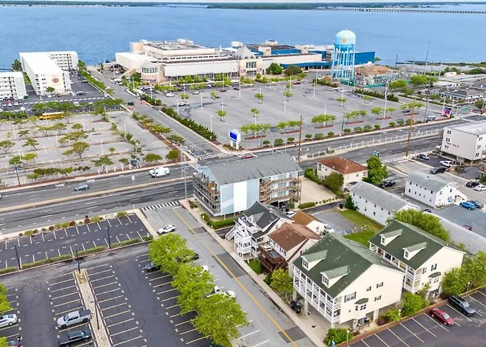 Spacious 3-bedroom Ocean Block Townhome In Ocean Steps From The & Attractions Ferienhaus *