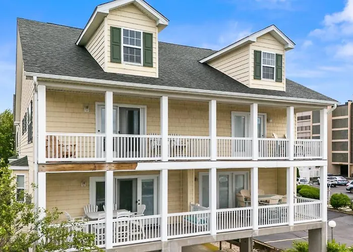Ferienhaus Spacious 3-bedroom Ocean Block Townhome In Ocean Steps From The & Attractions Ocean Stadt