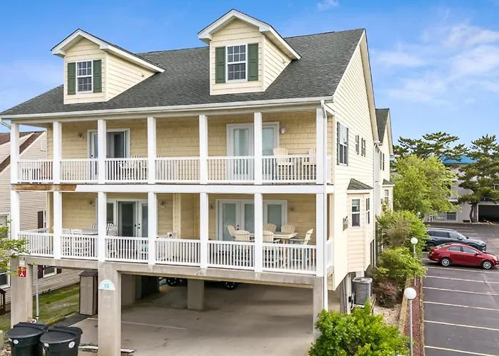 Spacious 3-bedroom Ocean Block Townhome In Ocean Steps From The & Attractions Ferienhaus