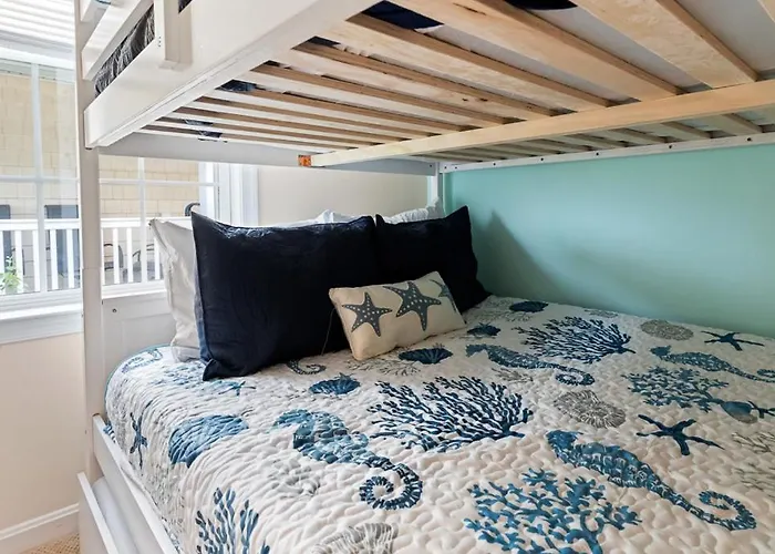 Spacious 3-bedroom Ocean Block Townhome In Ocean Steps From The & Attractions *