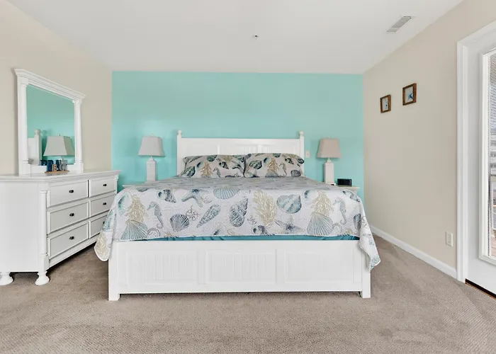 Spacious 3-bedroom Ocean Block Townhome In Ocean Steps From The & Attractions *