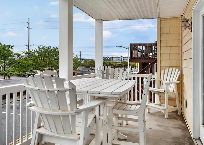 Ferienhaus Spacious 3-bedroom Ocean Block Townhome In Ocean Steps From The & Attractions Ocean Stadt